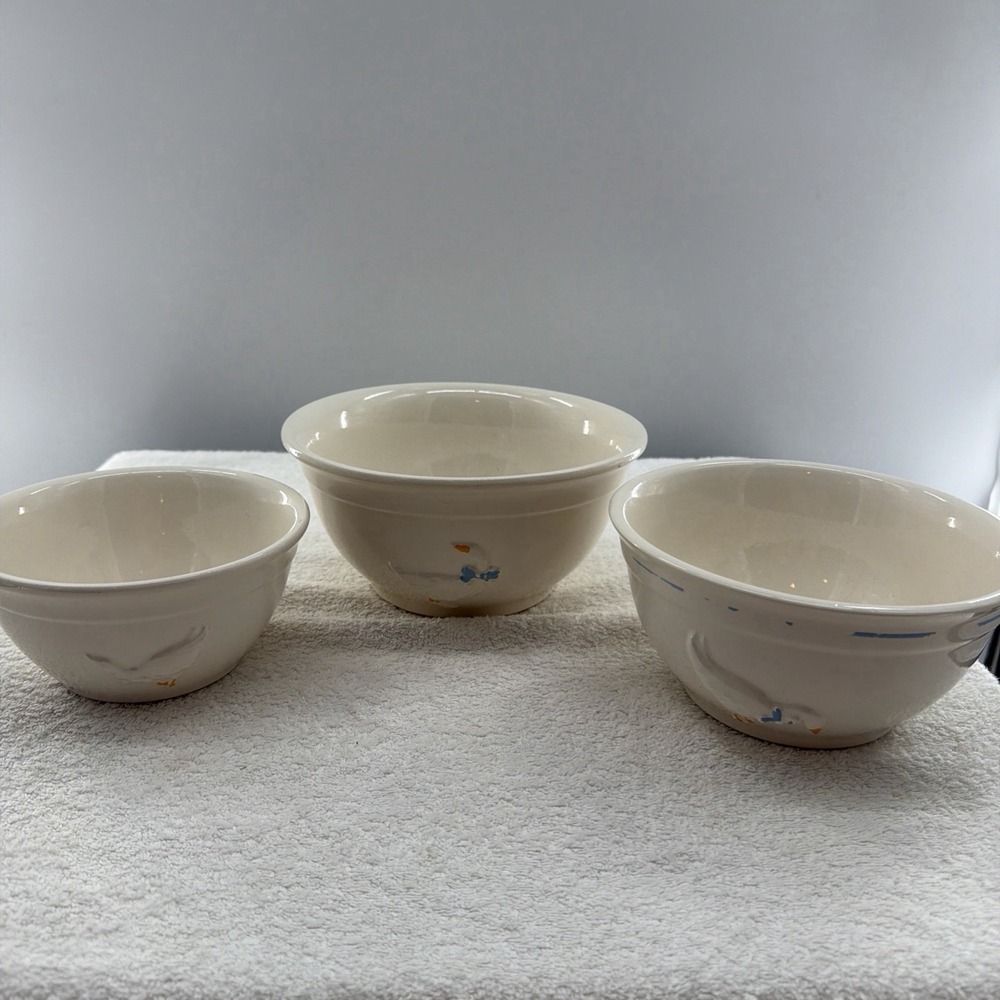 VTG Set of 3 USA White Mixing/Nesting Bowls Pottery #2106-2107-2108- Goose